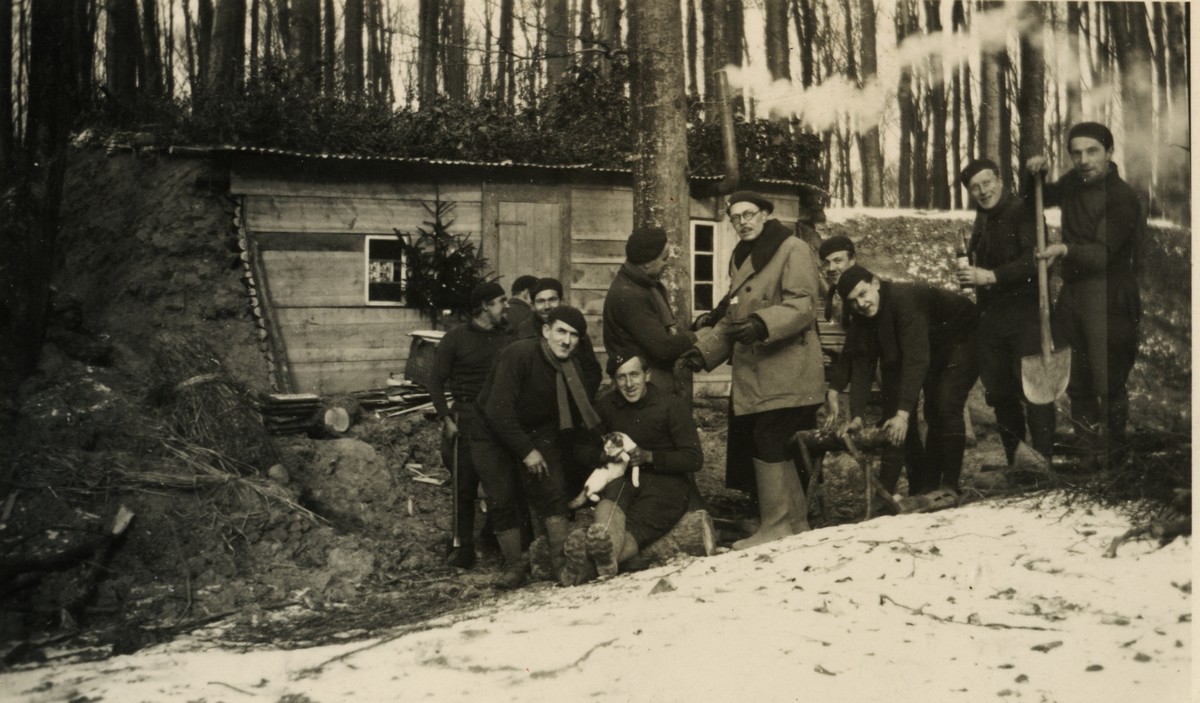 Ligne Maginot - 79° RIF - 3° CEF - Avec les lunettes la moustache, le capitaine Melottée commandant la 3° CEF