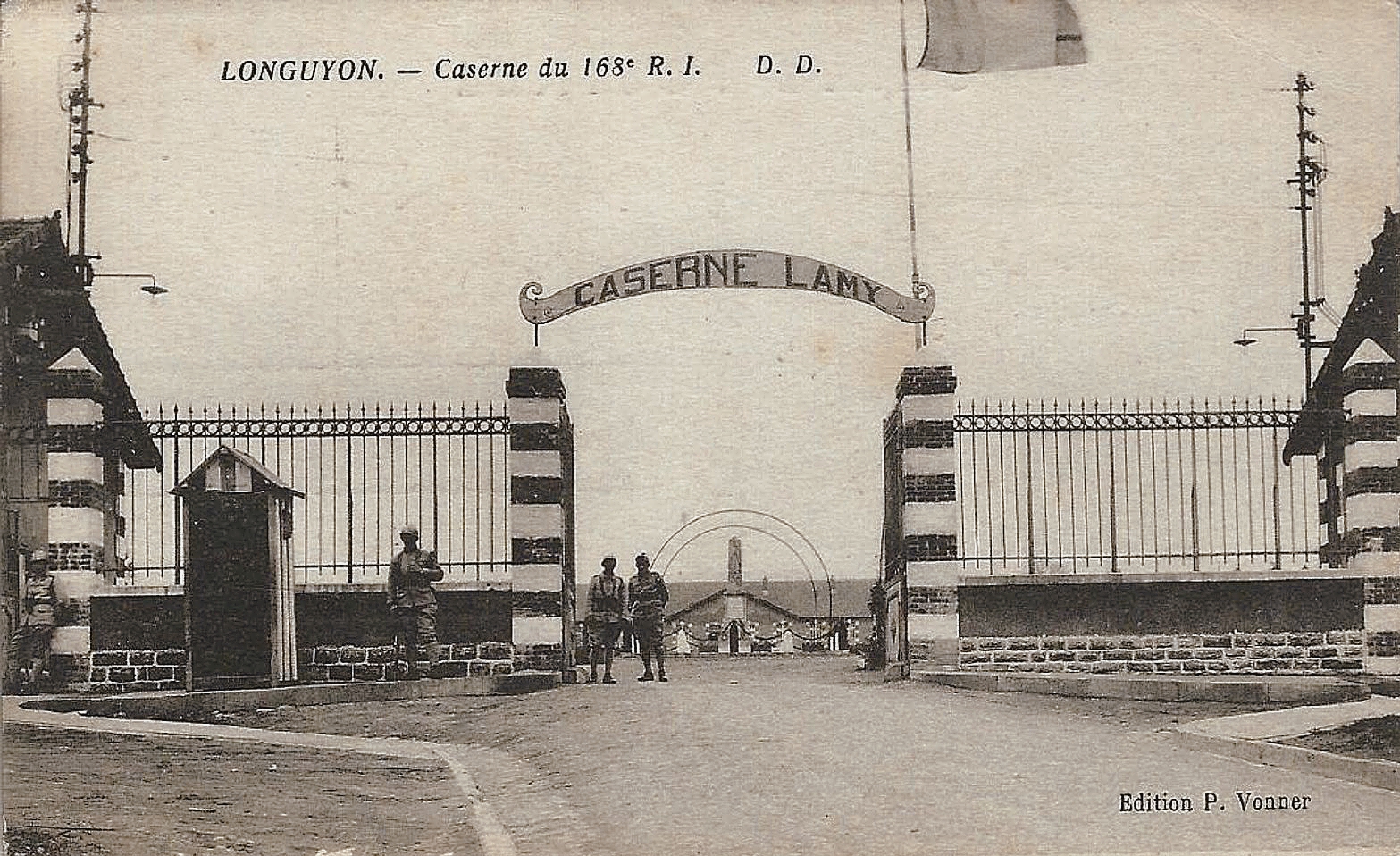 Ligne Maginot - LONGUYON - CASERNE LAMY - (Camp de sureté) - LONGUYON
Entrée de la caserne Lamy du 168° RI - VONNER P