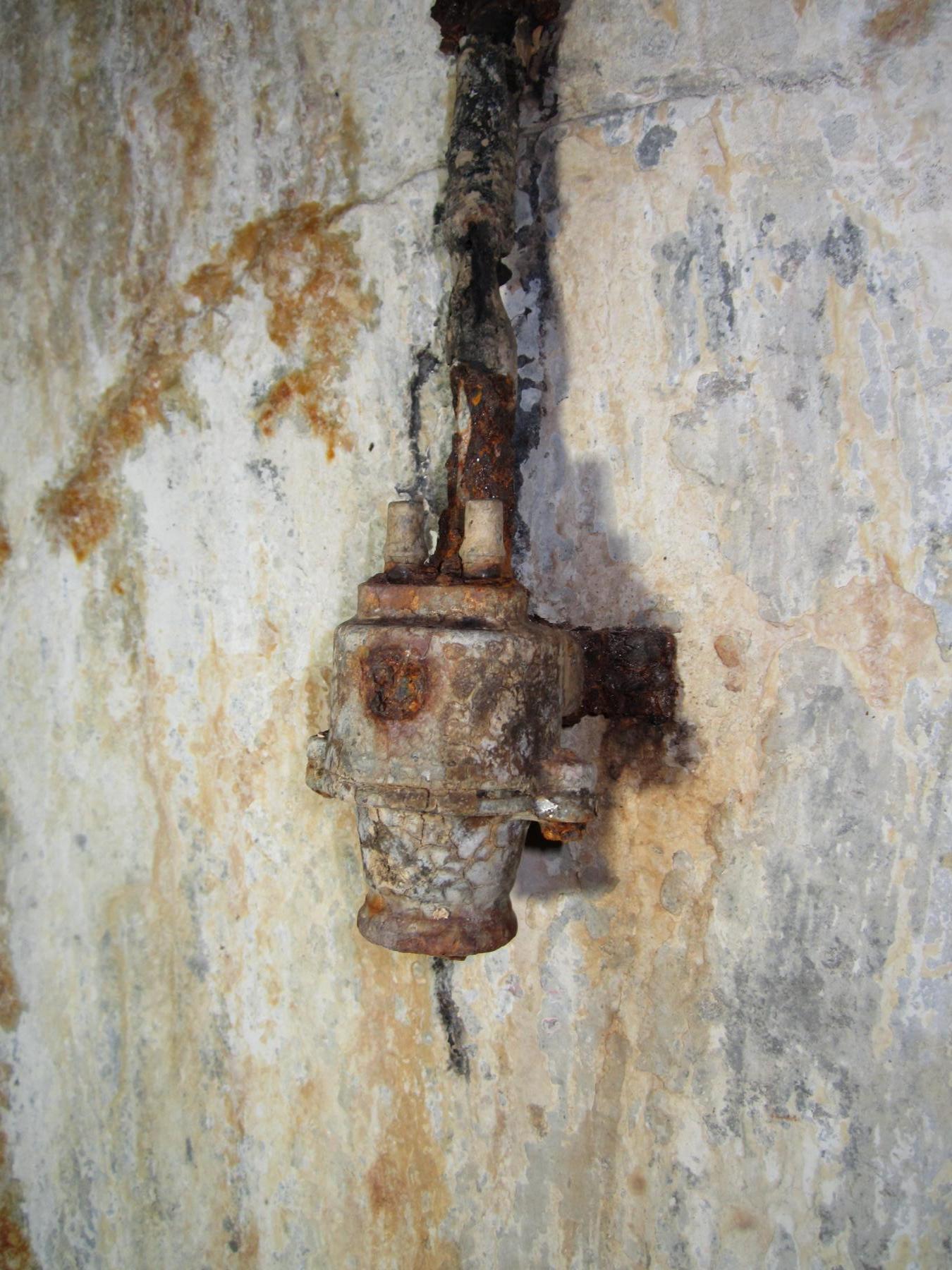 Ligne Maginot - HOCHWALD C3 - (Casemate d'infanterie - double) - Chambre de repos pour 8 hommes, prise téléphonique installée après guerre - Gregory Fuchs