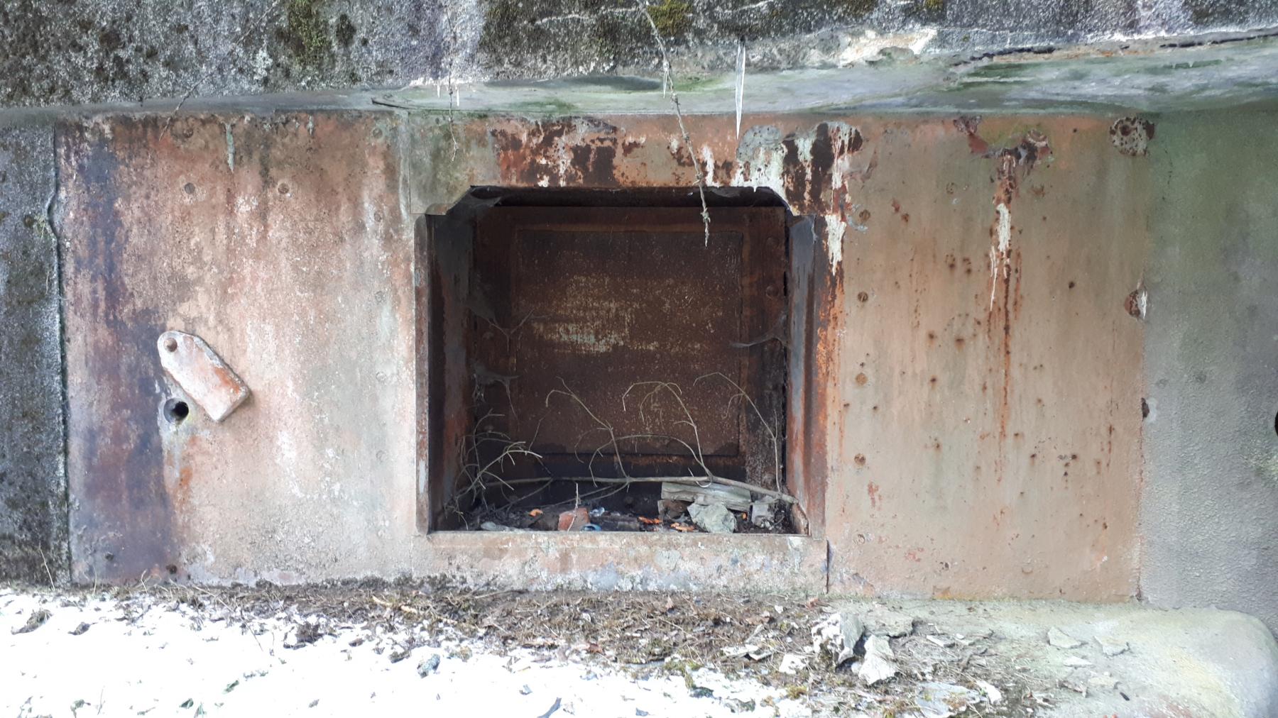 Ligne Maginot - HOCHWALD - (Ouvrage d'artillerie) - Bloc 16
Coffre de gauche, créneau pour obusier de 75 R mle 32 - Gregory Fuchs