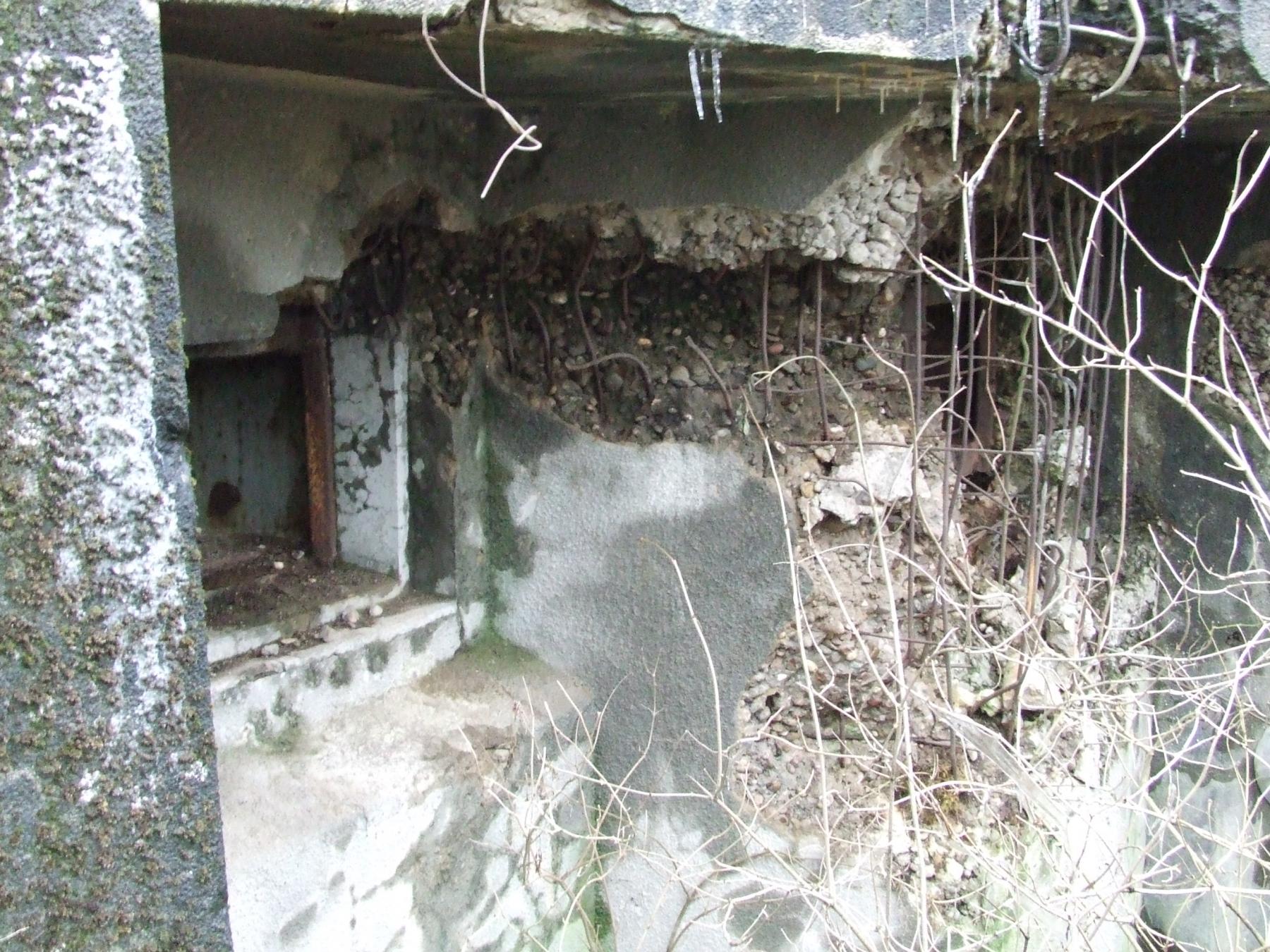 Ligne Maginot - ACHEN NORD EST - (Casemate d'infanterie - double) - Les dégâts sur la façade est - STENGER Mathieu