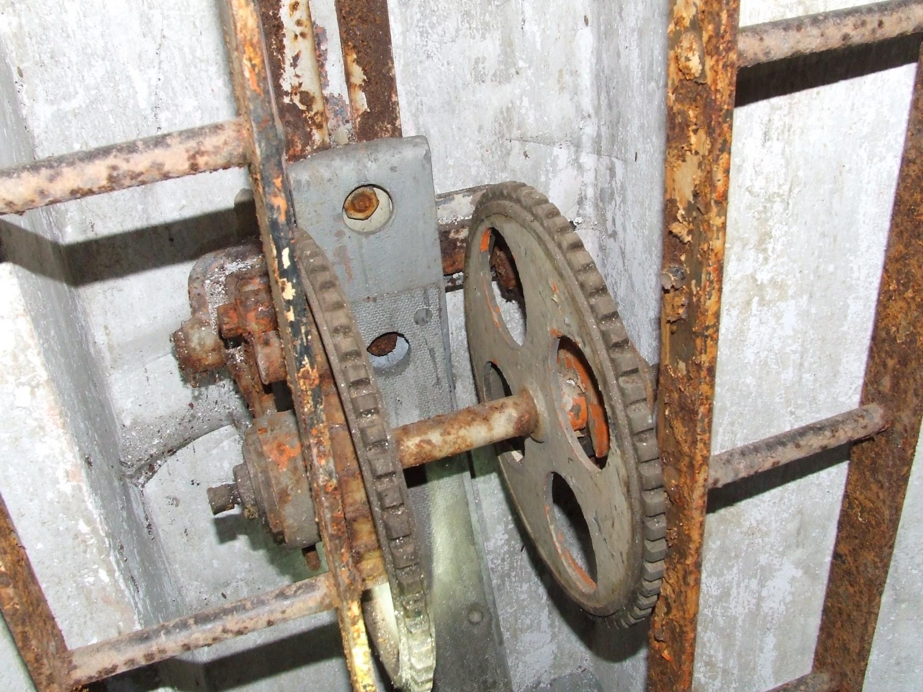Ligne Maginot - ACHEN NORD EST - (Casemate d'infanterie - double) - Le mécanisme de la cloche GFM - STENGER Mathieu