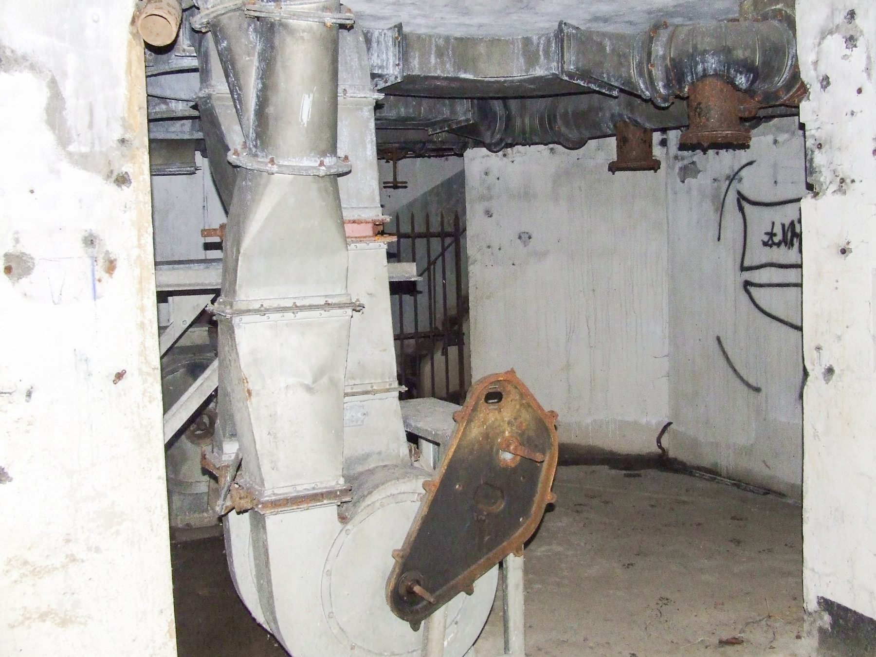 Ligne Maginot - GRAND BOIS - (Casemate d'infanterie) - Les restes de la ventilation - STENGER Mathieu