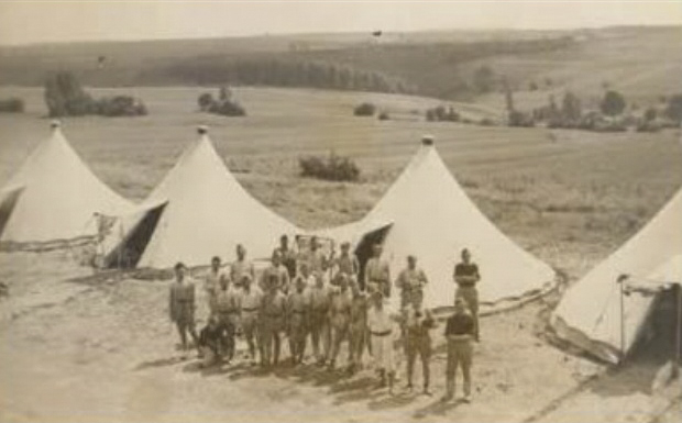 Ligne Maginot - PETIT REDERCHING - (Abri) - Bivouac du 153e RIF devant l'abri de Petit-Réderching. - Inconnu