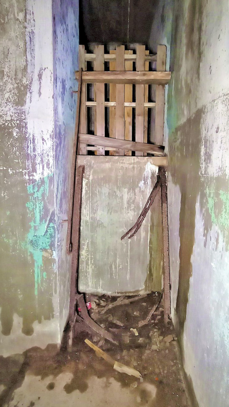 Ligne Maginot - PETIT REDERCHING - (Abri) - Reste de l'échelle permettant d'accéder au local du piquet de garde sans passer par les escaliers - Baptiste Gaudin
