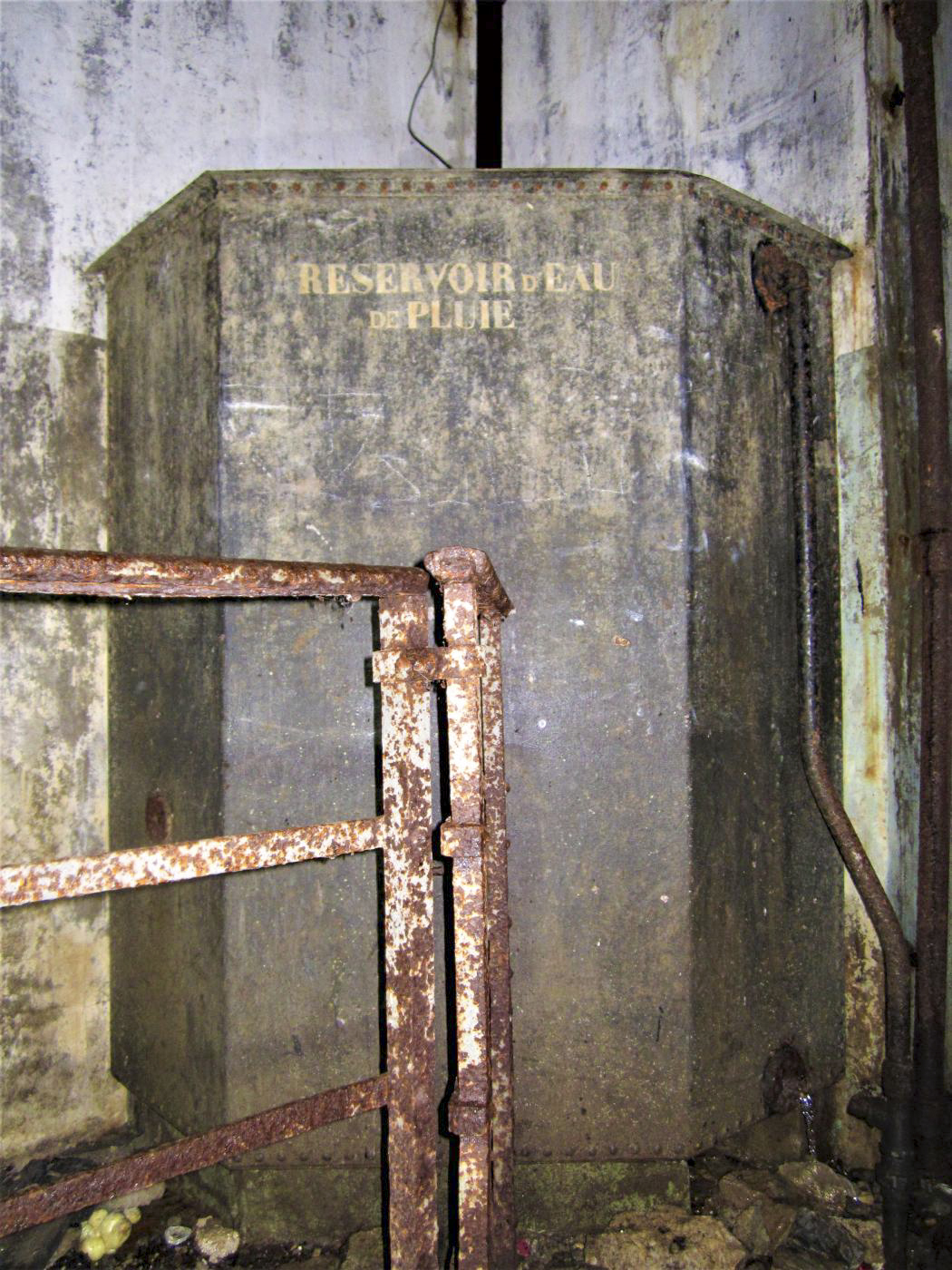 Ligne Maginot - PETIT REDERCHING - (Abri) - Réservoir de récupération des eaux de pluies, au pied de l'escalier du coffre est - Gregory Fuchs
