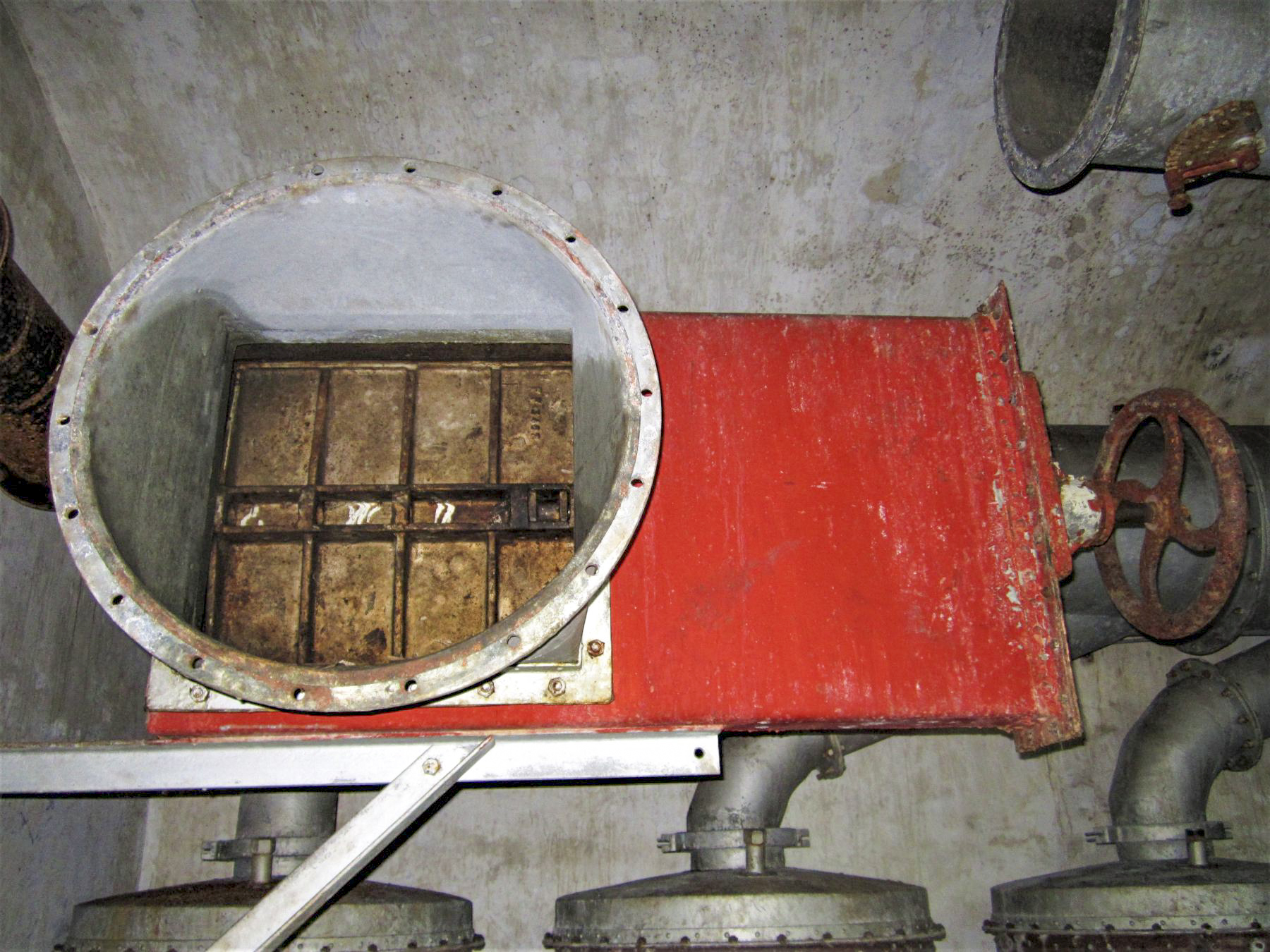 Ligne Maginot - PETIT REDERCHING - (Abri) - Salle des filtres
Vanne - Gregory Fuchs