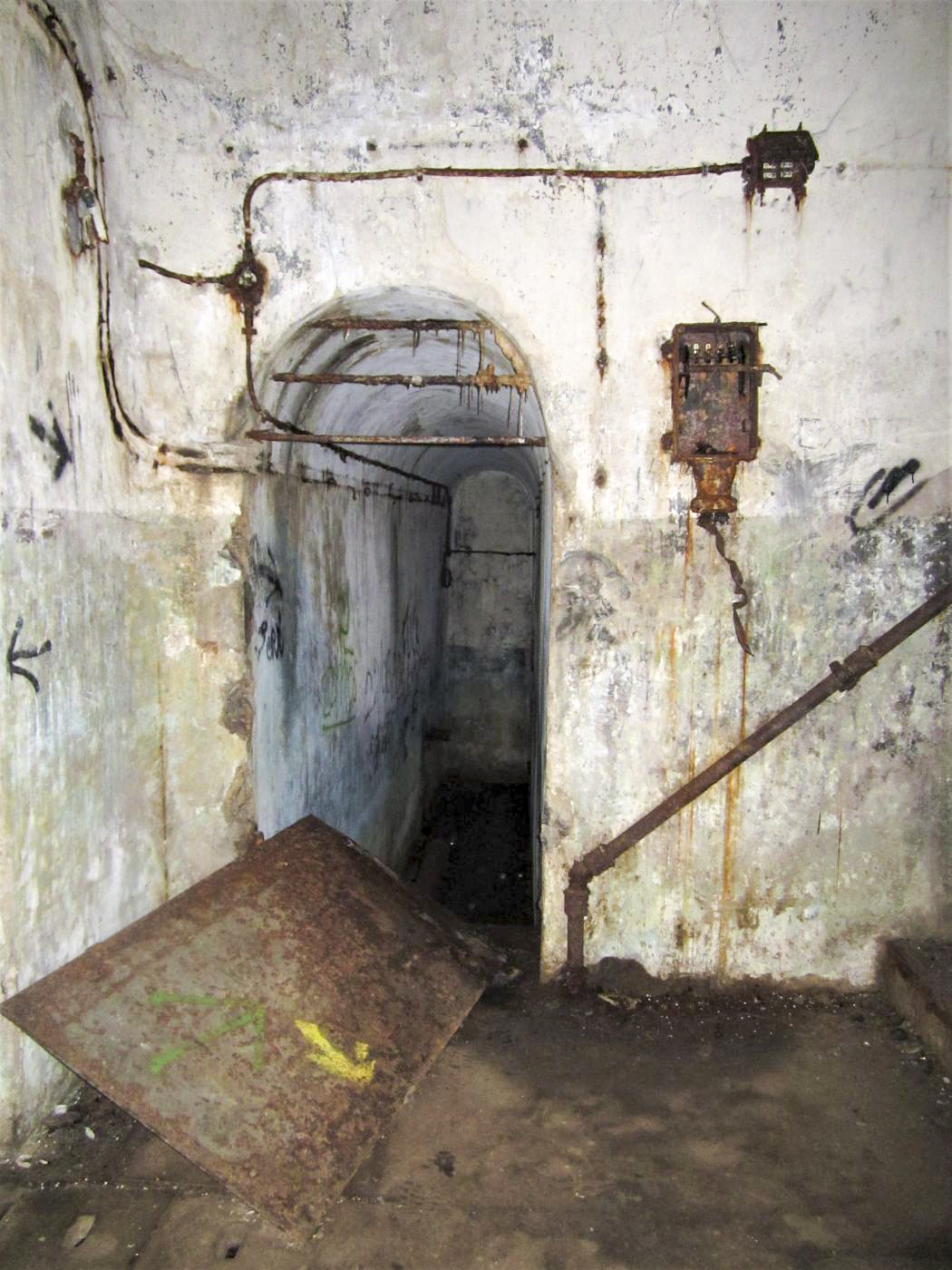 Ligne Maginot - PETIT REDERCHING - (Abri) - Accès à l'issue de secours-égout depuis l'abri - Gregory Fuchs