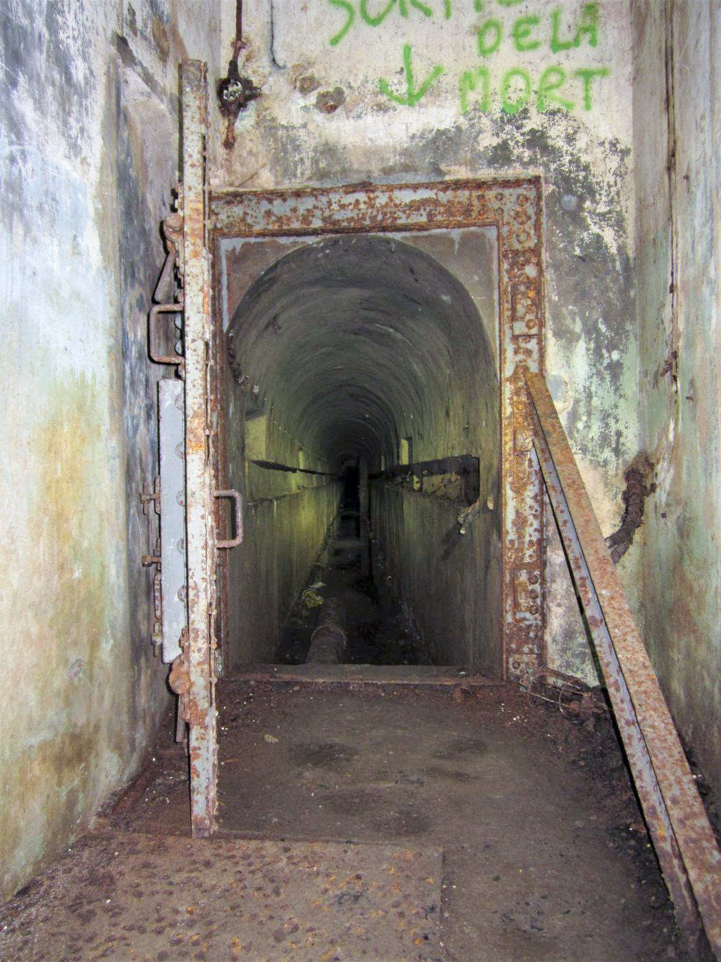 Ligne Maginot - PETIT REDERCHING - (Abri) - Entrée de l'issue de secours-égout - Gregory Fuchs