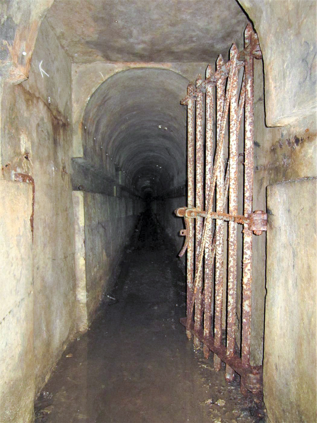 Ligne Maginot - PETIT REDERCHING - (Abri) - Grille dans l'issue de secours-égout - Gregory Fuchs