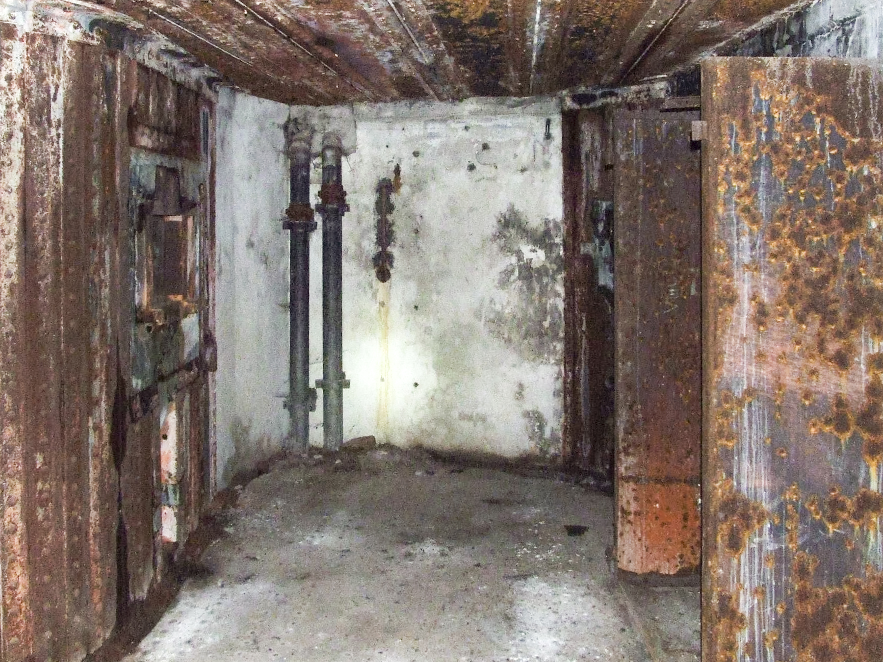Ligne Maginot - ACHEN NORD EST - (Casemate d'infanterie - double) - La chambre de tir Est - STENGER Mathieu