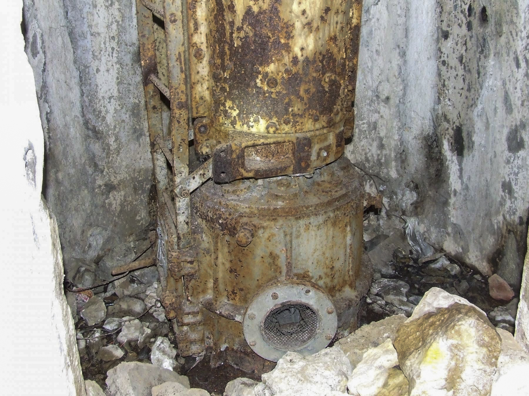 Ligne Maginot - ACHEN NORD EST - (Casemate d'infanterie - double) - Le bas de la cloche AM - STENGER Mathieu