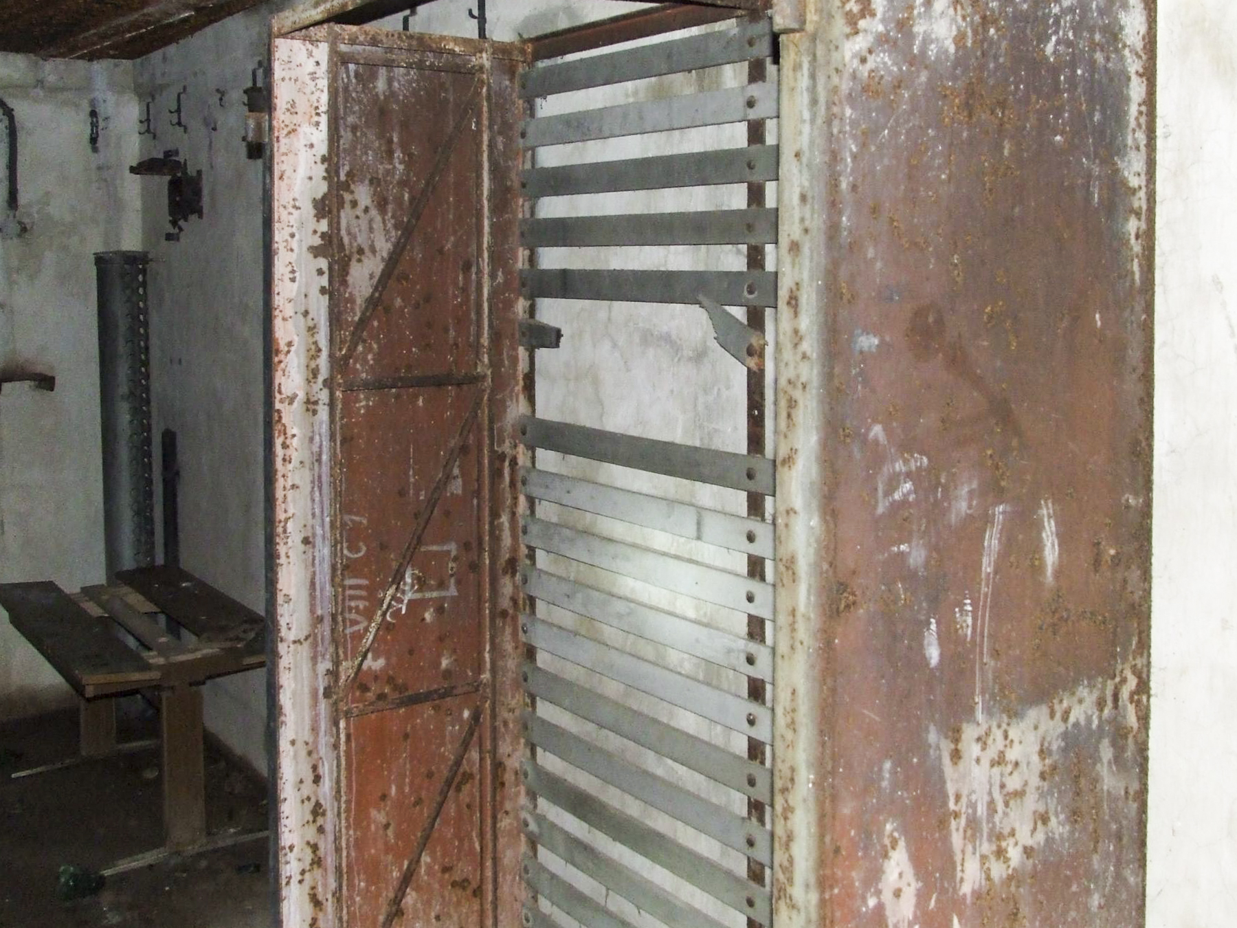 Ligne Maginot - ACHEN NORD EST - (Casemate d'infanterie - double) - L'armoire à munitions - STENGER Mathieu