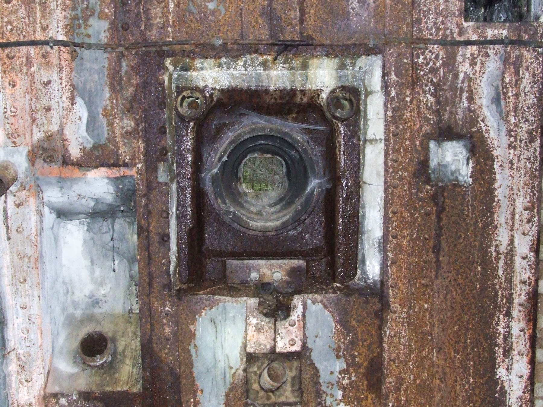 Ligne Maginot - ACHEN NORD EST - (Casemate d'infanterie - double) - Le créneau RB à rotule - STENGER Mathieu
