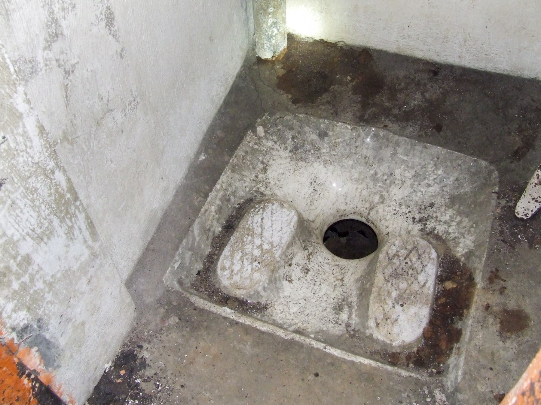 Ligne Maginot - ACHEN NORD EST - (Casemate d'infanterie - double) - Les latrines - STENGER Mathieu