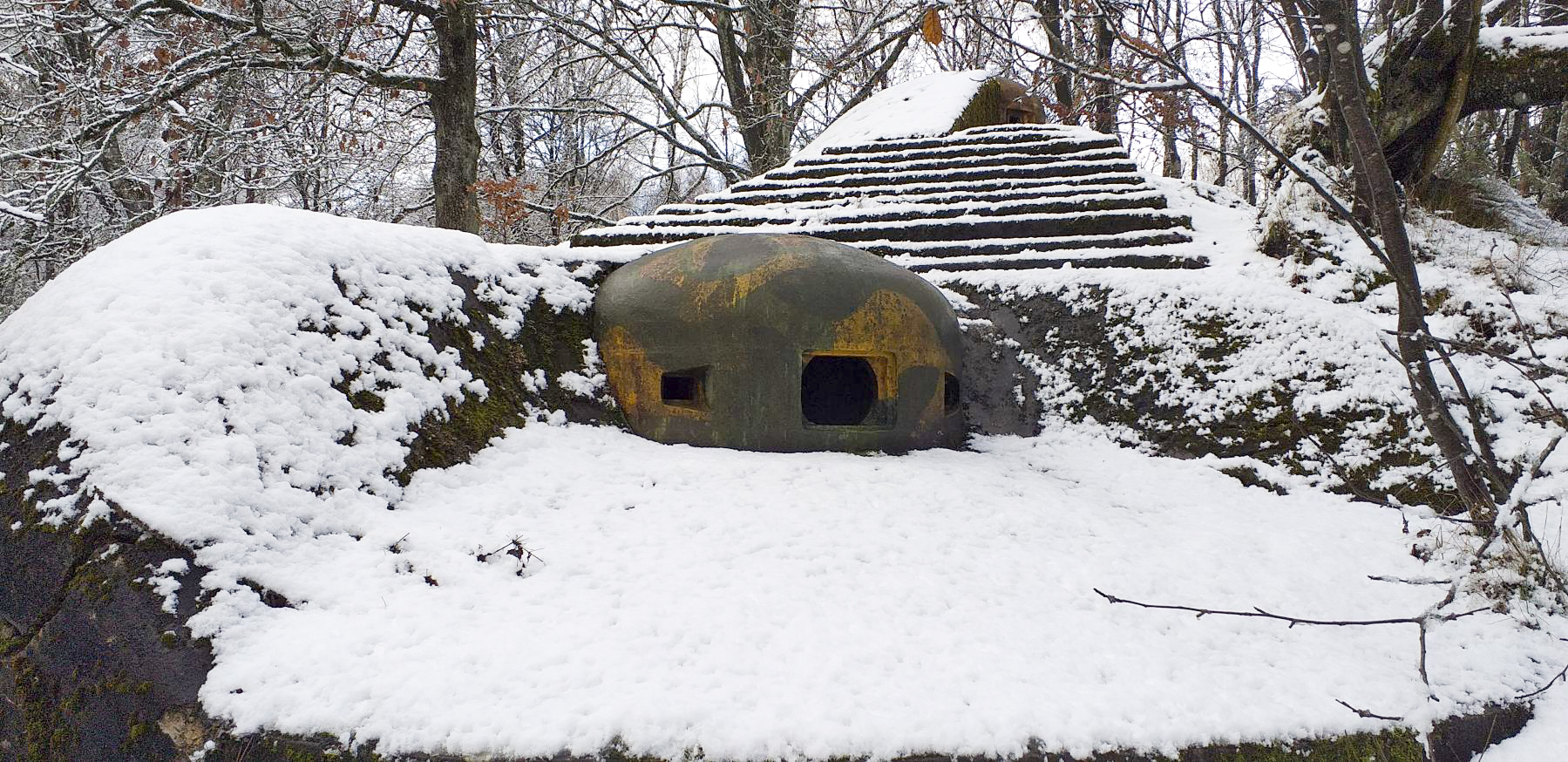 Ligne Maginot - HOCHWALD C5 - (Casemate d'infanterie) - La cloche JM, et plus haut la cloche GFM - Gregory Fuchs