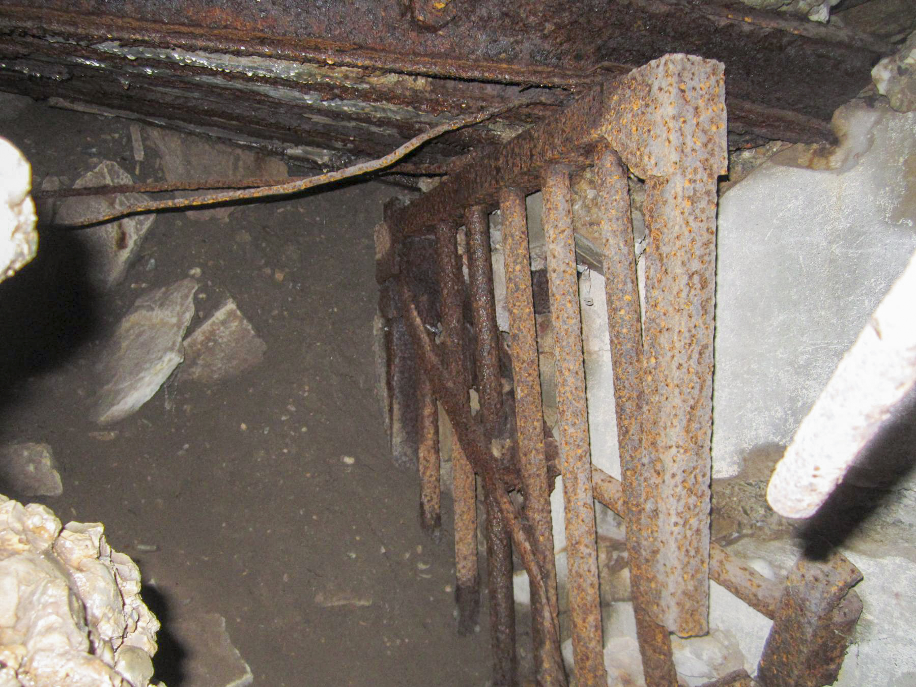 Ligne Maginot - HOCHWALD C5 - (Casemate d'infanterie) - Grille de l'entrée - Gregory Fuchs