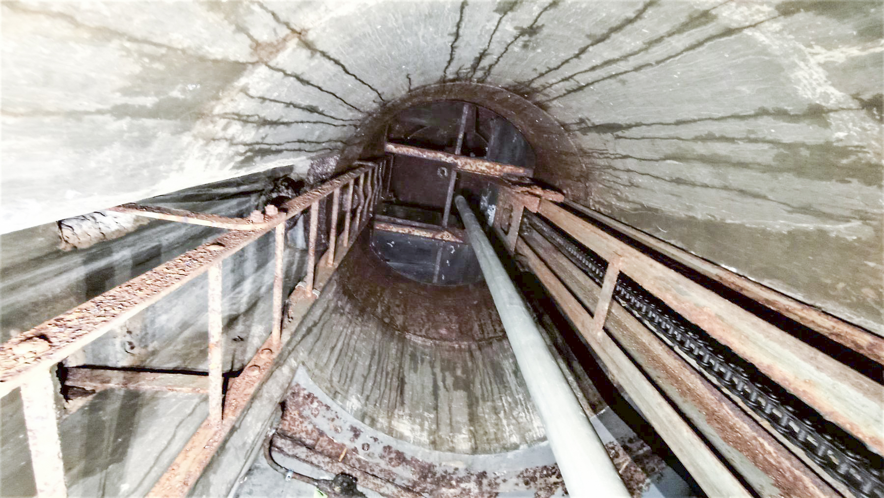 Ligne Maginot - PETIT REDERCHING - (Abri) - Vue de dessous du plancher de la cloche GFM - Baptiste GAUDIN