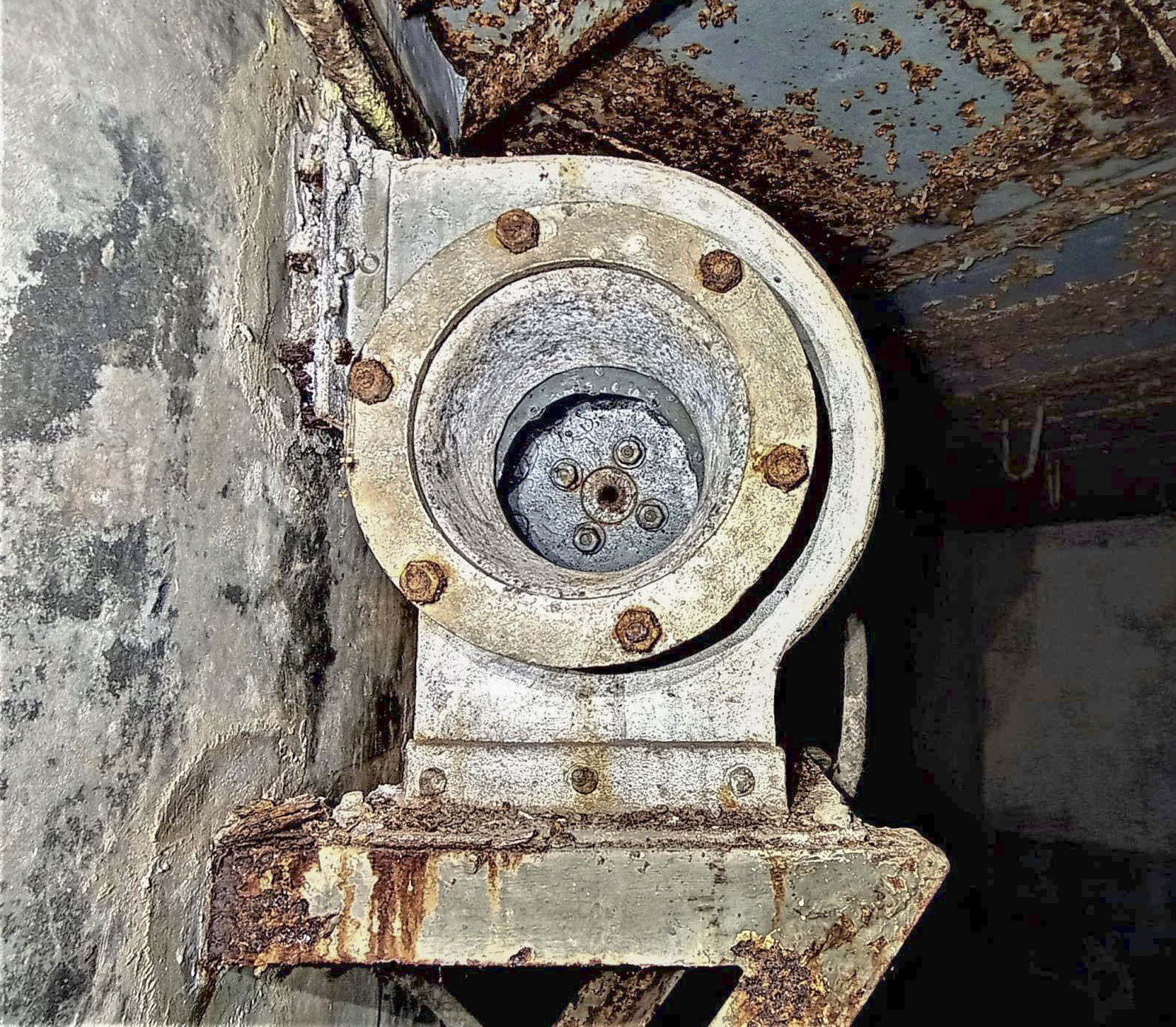 Ligne Maginot - PETIT REDERCHING - (Abri) - Ventilateur de mise en surpression de la caponnière - Baptiste GAUDIN