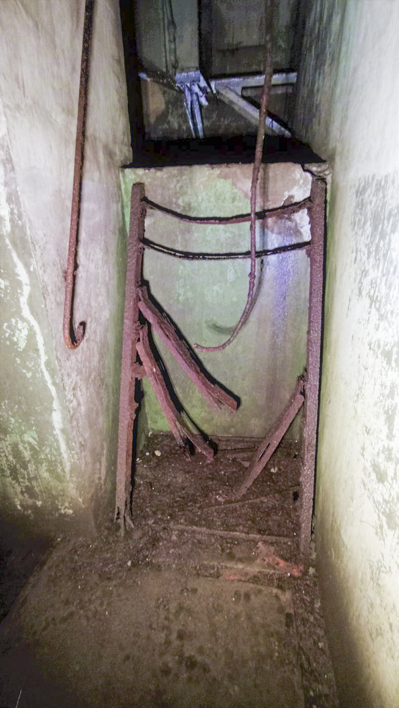 Ligne Maginot - PETIT REDERCHING - (Abri) - Echelle permettant d'accéder au local du piquet de garde sans passer par l'escalier - Baptiste GAUDIN