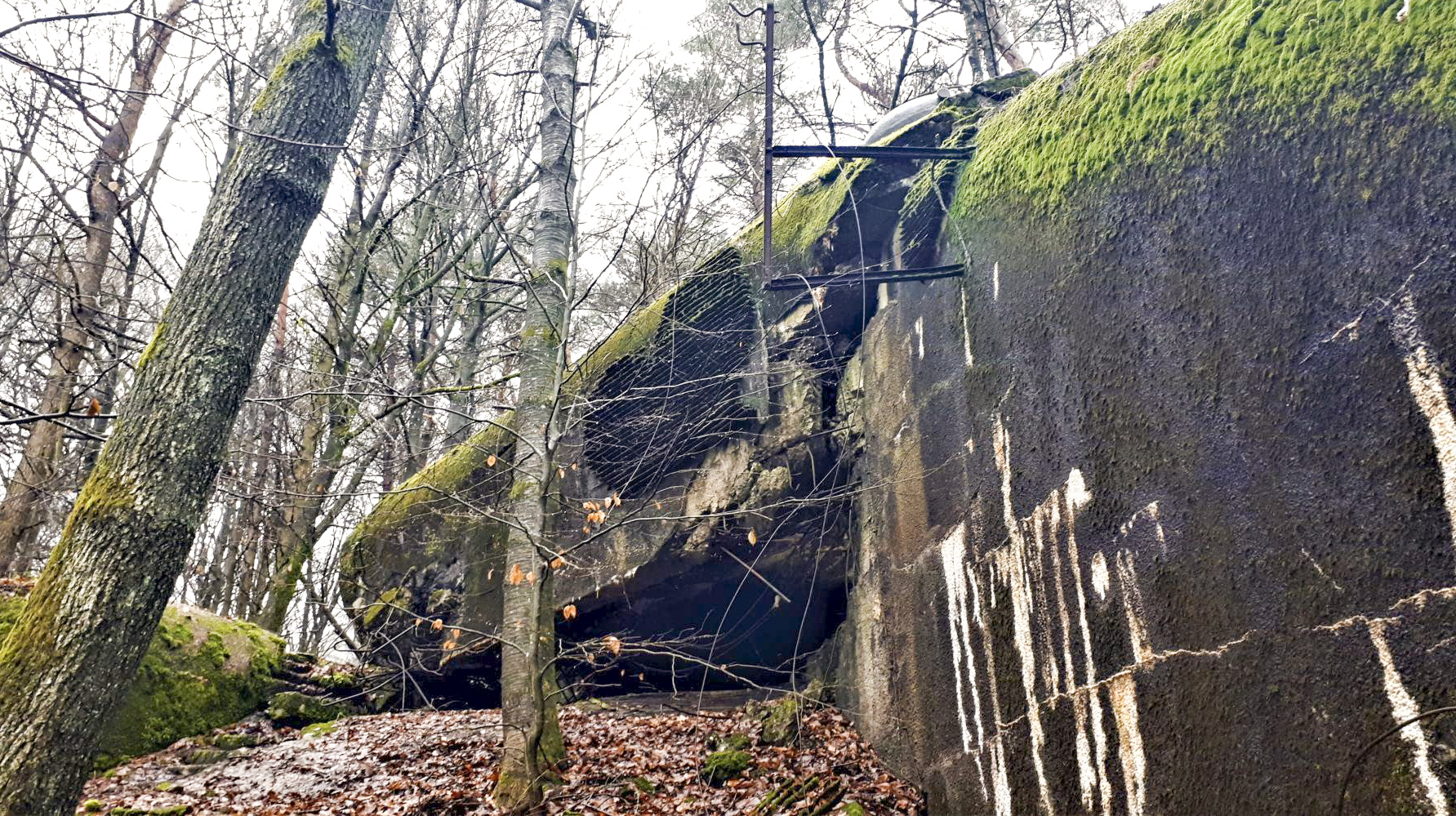 Ligne Maginot - HOCHWALD C6 - (Casemate d'infanterie) - La chambre de tir haute couvrant le glacis du fossé antichar - Gregory Fuchs