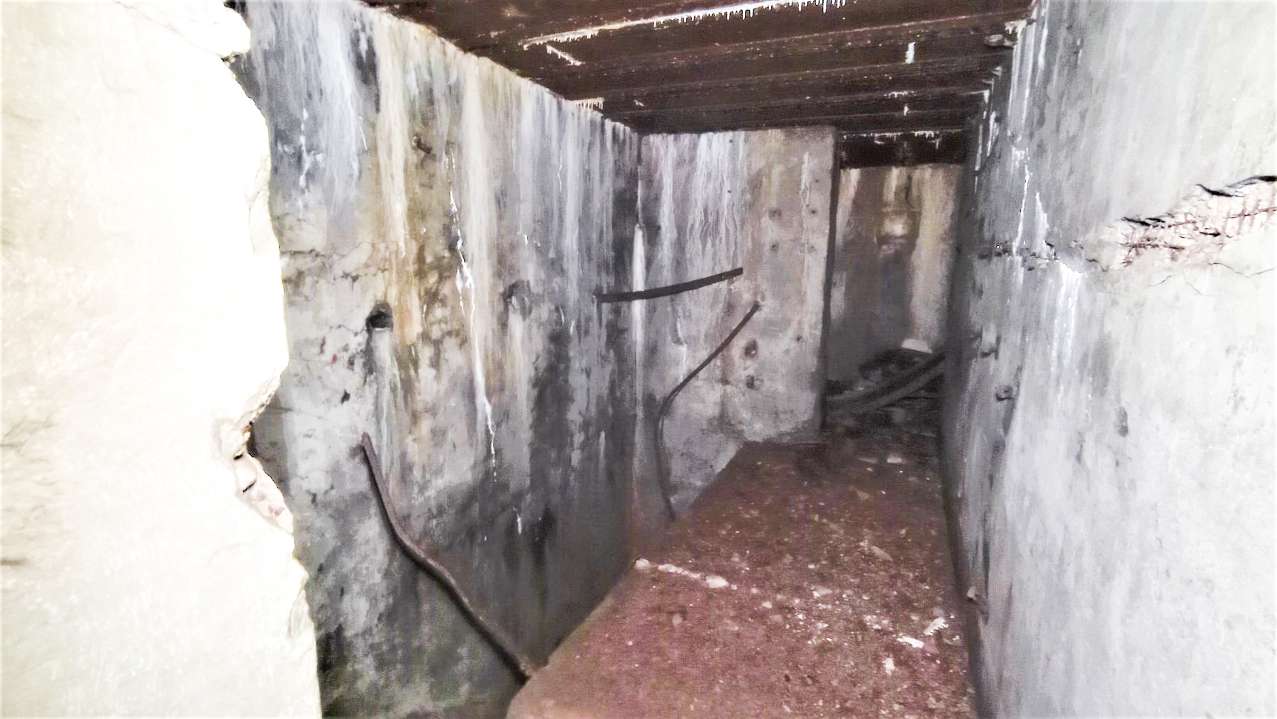 Ligne Maginot - HOCHWALD C9 - (Casemate d'infanterie) - L'escalier à l'étage supérieur - Baptiste GAUDIN