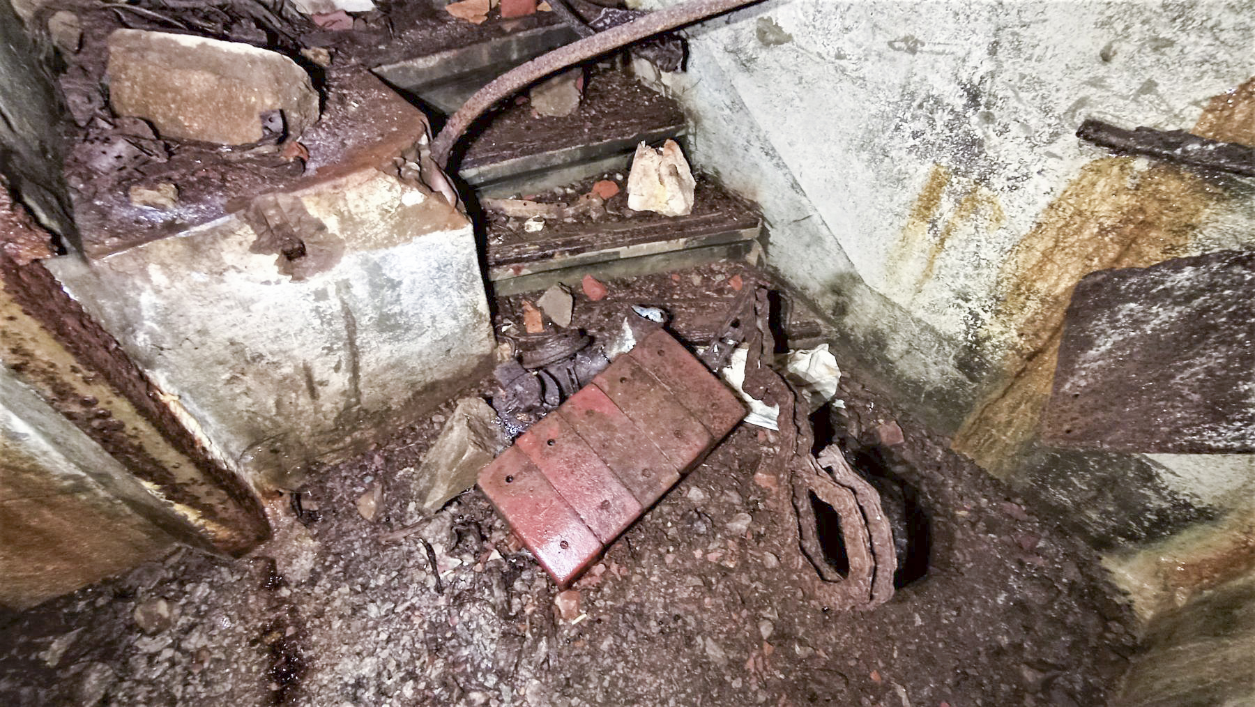Ligne Maginot - HOCHWALD C9 - (Casemate d'infanterie) - Contrepoids de la cloche pour jumelage de mitrailleuses MAC 31 - Baptiste GAUDIN