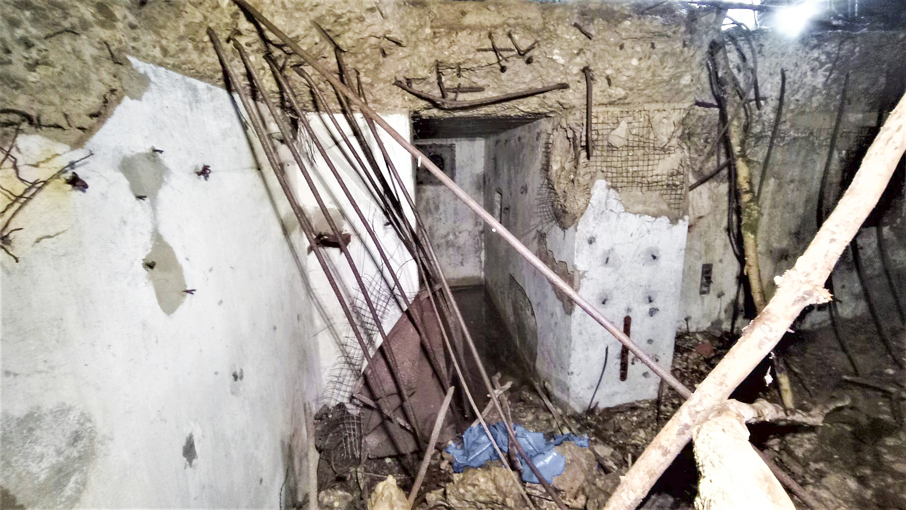 Ligne Maginot - HOCHWALD C9 - (Casemate d'infanterie) - Etage inférieur
Accès au local du réservoir de gasoil - Baptiste GAUDIN