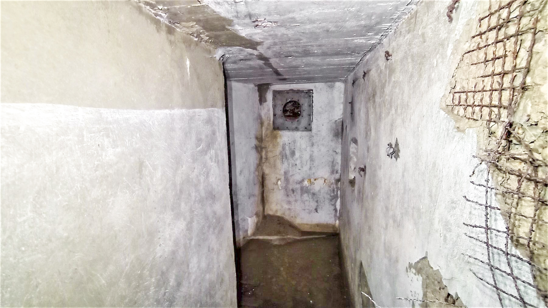 Ligne Maginot - HOCHWALD C9 - (Casemate d'infanterie) - Etage inférieur
Accès au local du réservoir de gasoil - Baptiste GAUDIN
