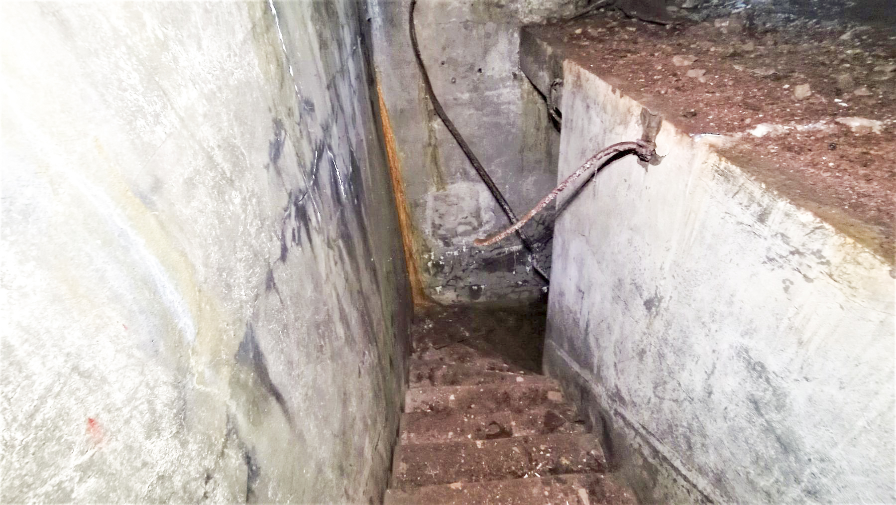 Ligne Maginot - HOCHWALD C9 - (Casemate d'infanterie) - 
L'escalier menant à l'étage supérieur - Baptiste GAUDIN