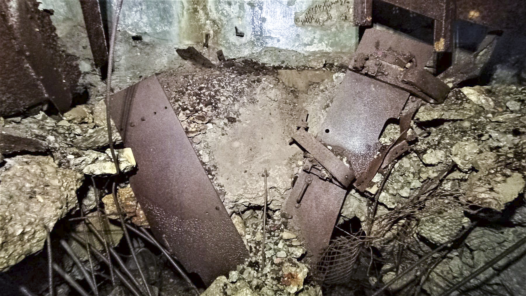 Ligne Maginot - HOCHWALD C6 - (Casemate d'infanterie - double) - Probablement la porte d'entrée de la chambre de tir haute - Baptiste GAUDIN