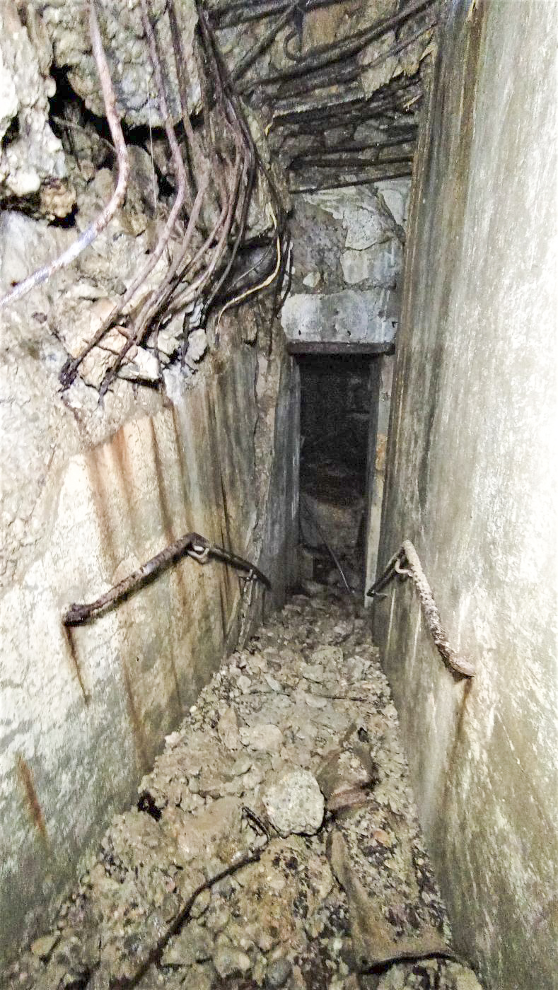 Ligne Maginot - HOCHWALD C6 - (Casemate d'infanterie - double) - Accès au local des filtres à l'étage inférieur - Baptiste GAUDIN