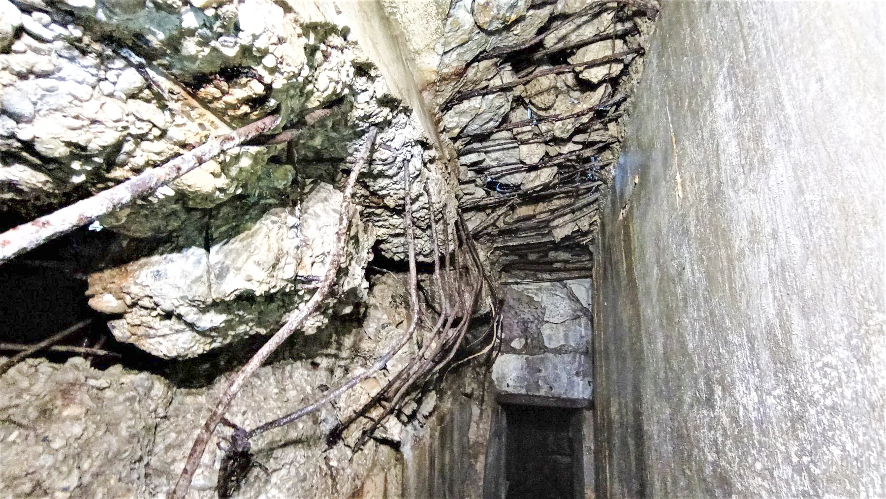 Ligne Maginot - HOCHWALD C6 - (Casemate d'infanterie - double) - Plafond de l'accès au local des filtres - Baptiste GAUDIN
