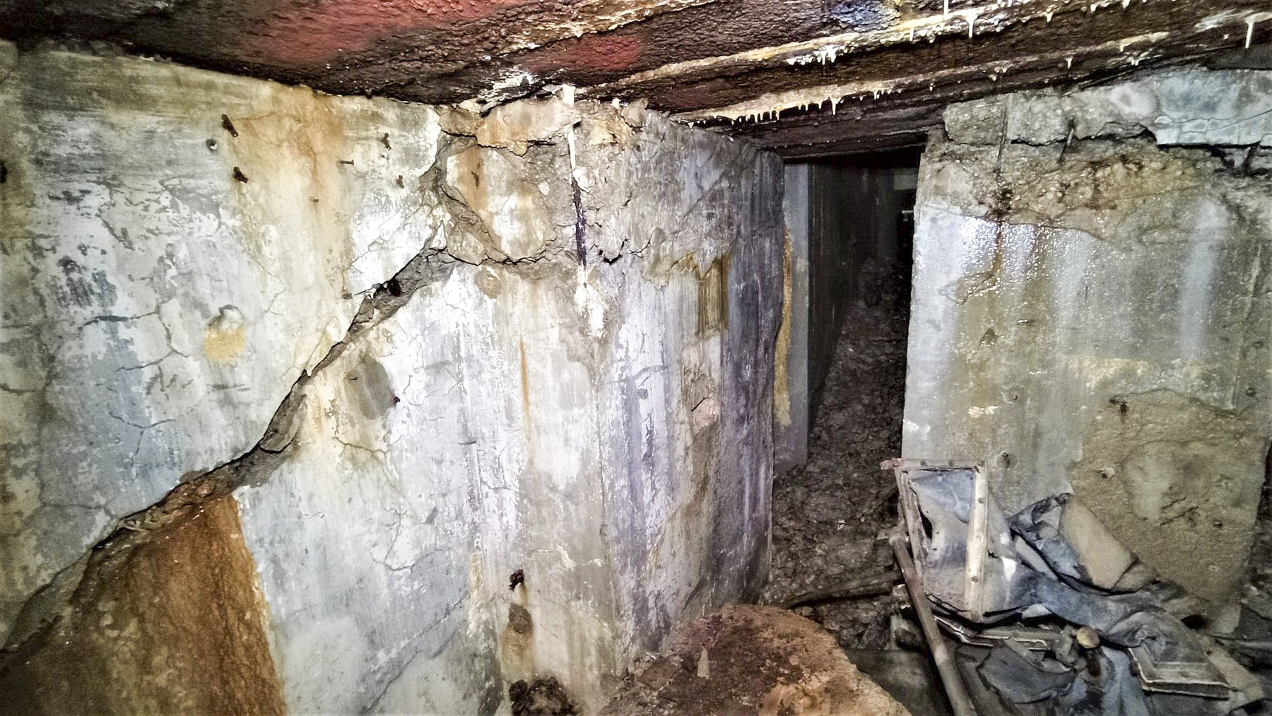 Ligne Maginot - HOCHWALD C6 - (Casemate d'infanterie - double) - Local des filtres - Baptiste GAUDIN