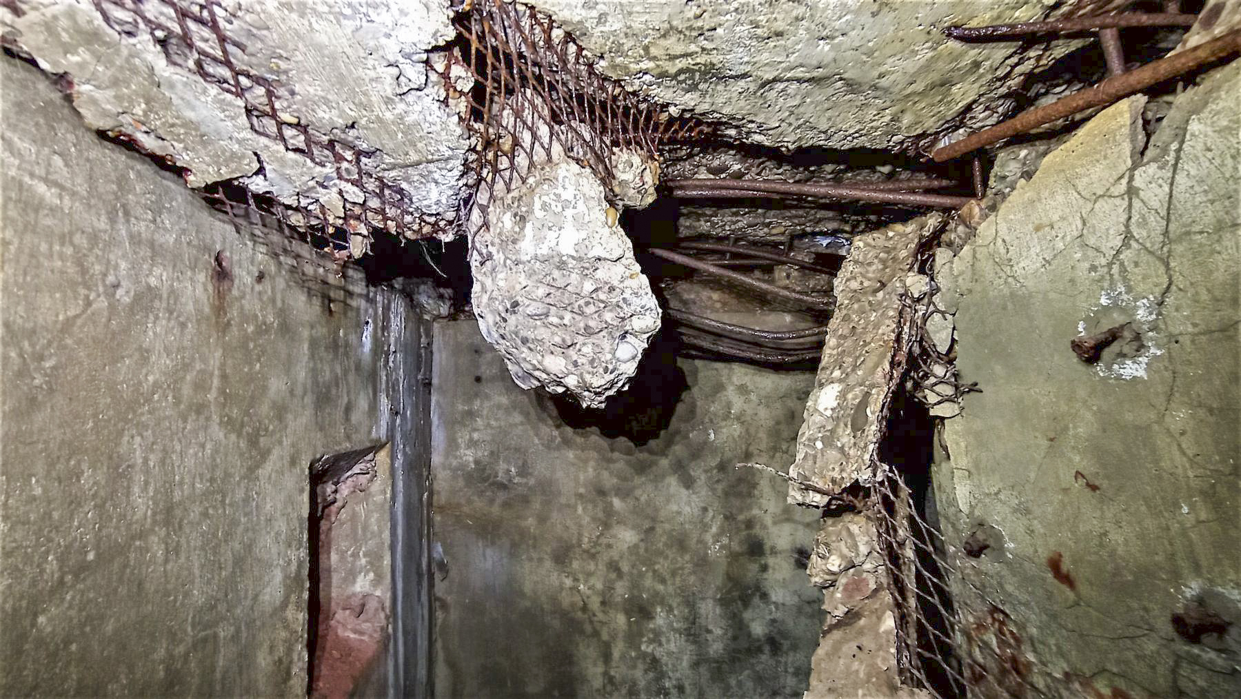 Ligne Maginot - HOCHWALD C6 - (Casemate d'infanterie - double) - local du projecteur  - Baptiste GAUDIN