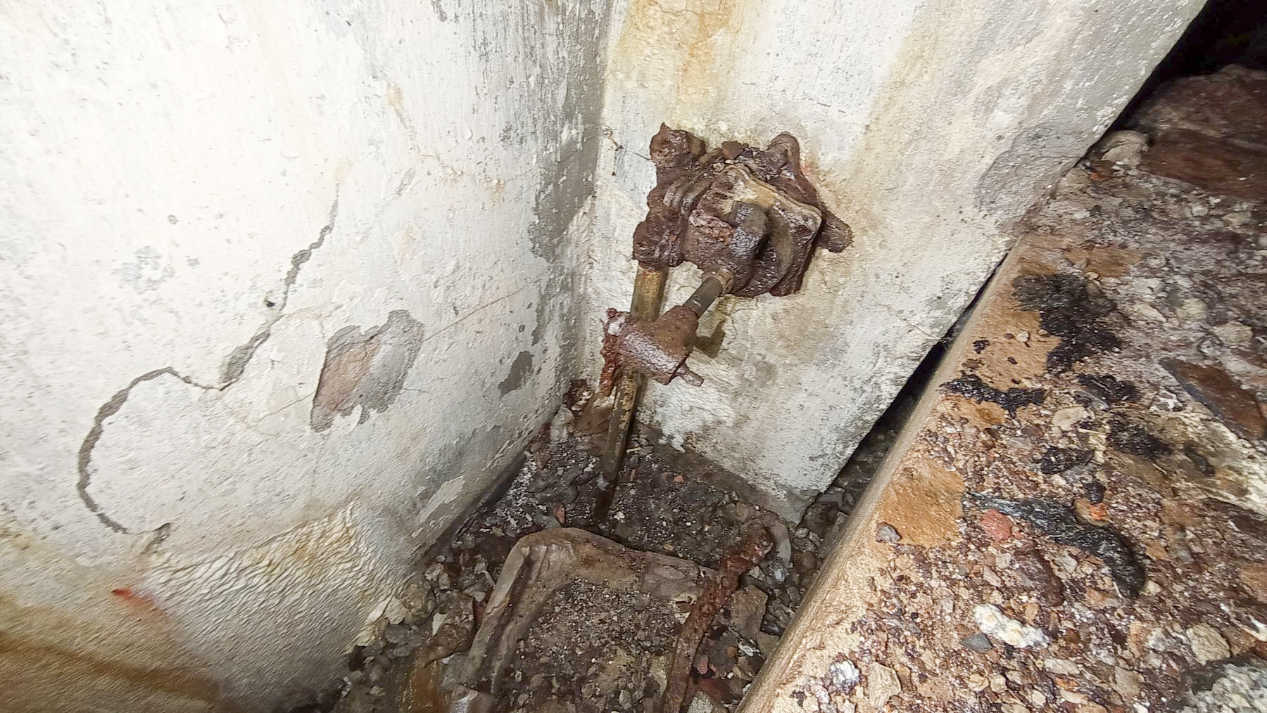 Ligne Maginot - HOCHWALD C6 - (Casemate d'infanterie - double) - Pompe pour l'alimentation en eau potable - Baptiste GAUDIN