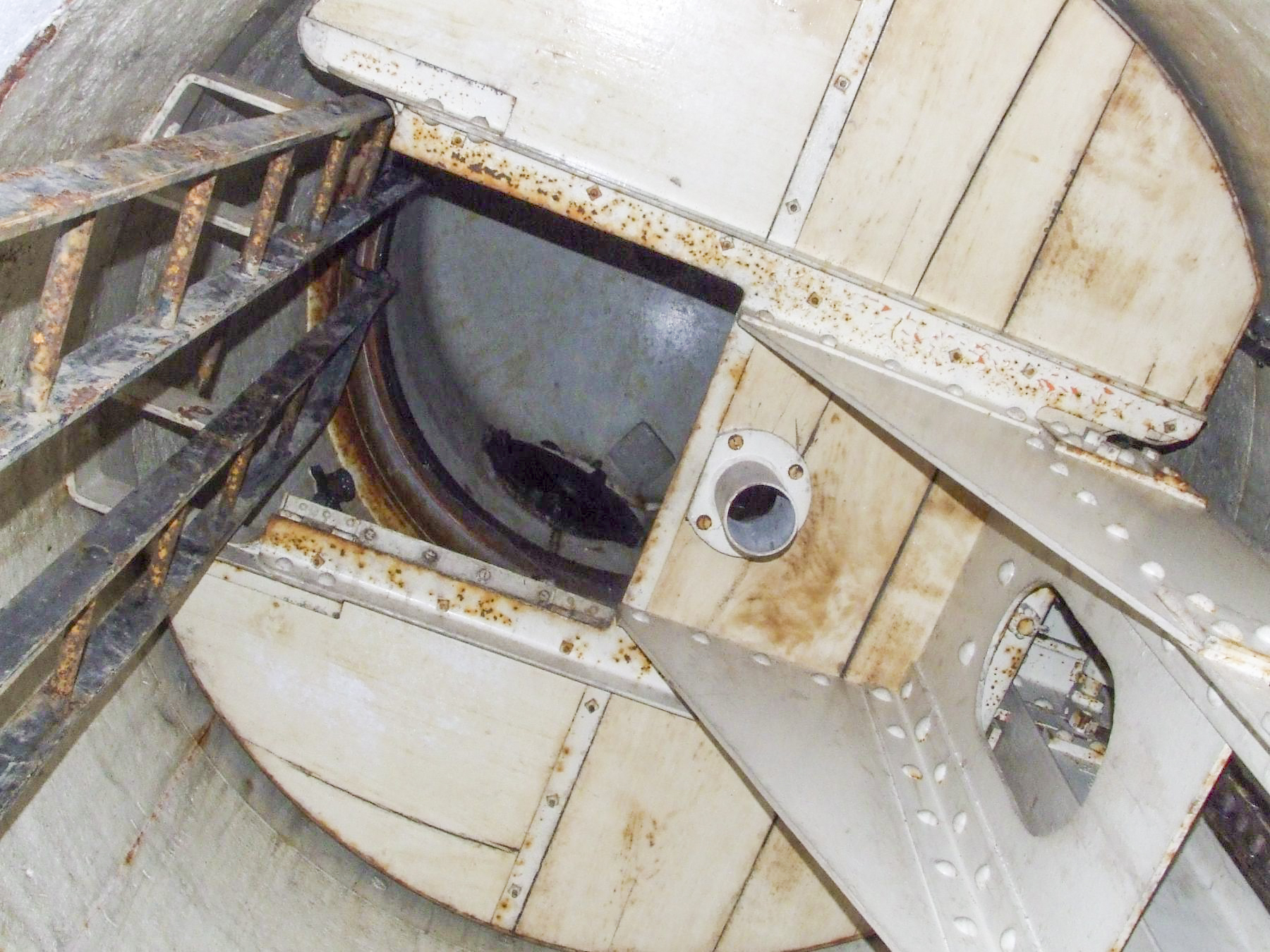 Ligne Maginot - SINGLING OUEST - (Casemate d'infanterie) - Le puits d'une cloche GFM - STENGER Mathieu