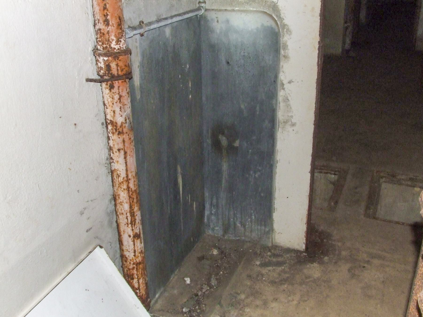 Ligne Maginot - SINGLING OUEST - (Casemate d'infanterie) - Un urinoir - STENGER Mathieu