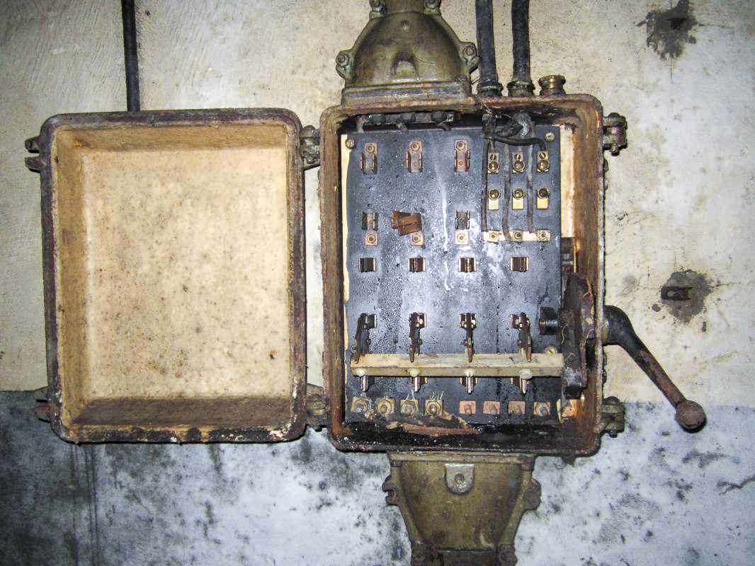 Ligne Maginot - SOUFFLENHEIM (II / 23° RIF) - (Abri) - Coffret de commande des groupes électrogènes - gregfuchs