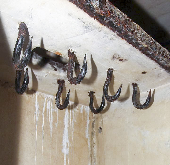 Ligne Maginot - SOUFFLENHEIM (II / 23° RIF) - (Abri) - Crochets pour aliments - GRAMI