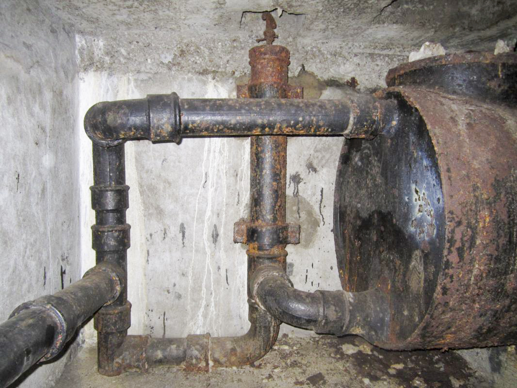 Ligne Maginot - SOUFFLENHEIM (II / 23° RIF) - (Abri) - Fosse chimique Asepta
Conduits et agitateur - gregfuchs