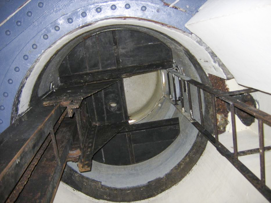 Ligne Maginot - AUENHEIM NORD - (Casemate d'infanterie) - Puits d'une des cloches GFM - Les Gardiens du Rhin