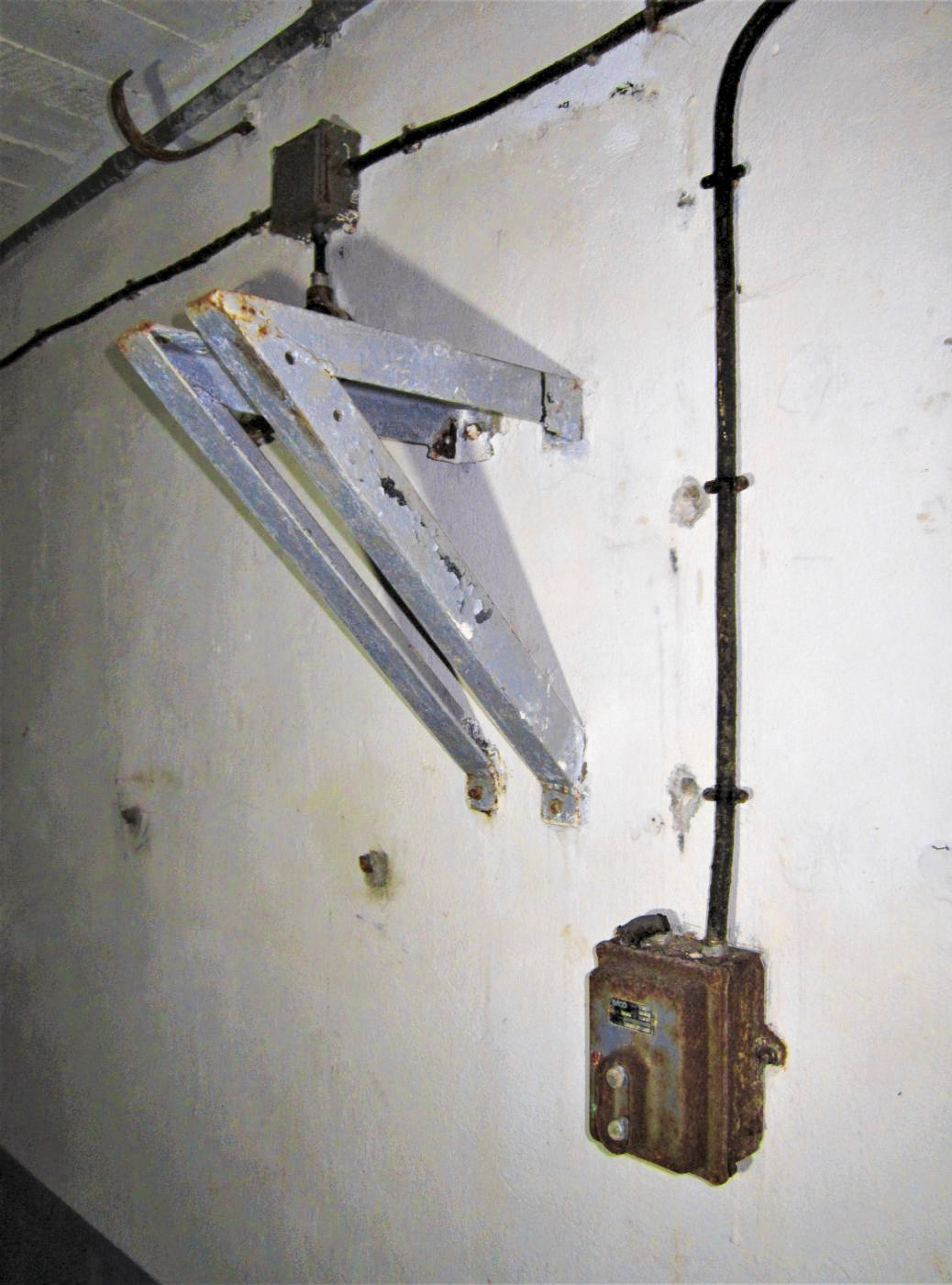 Ligne Maginot - HOCHWALD C3 - (Casemate d'infanterie - double) - Local du groupe électrogène, emplacement d'un ventilateur - Gregory Fuchs