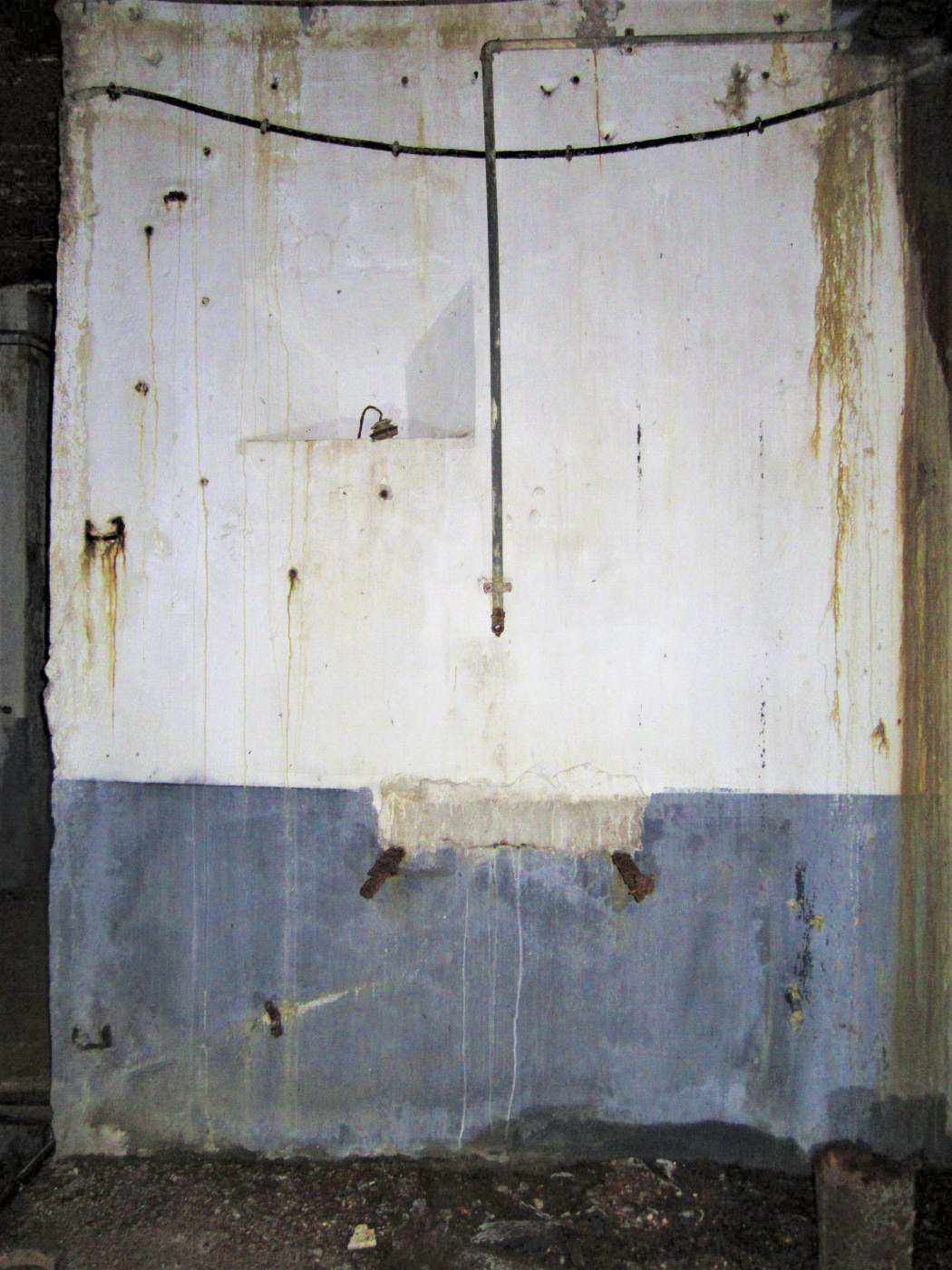 Ligne Maginot - HOCHWALD C3 - (Casemate d'infanterie - double) - Chambre de repos pour 8 hommes, emplacement d'un lavabo - Gregory Fuchs