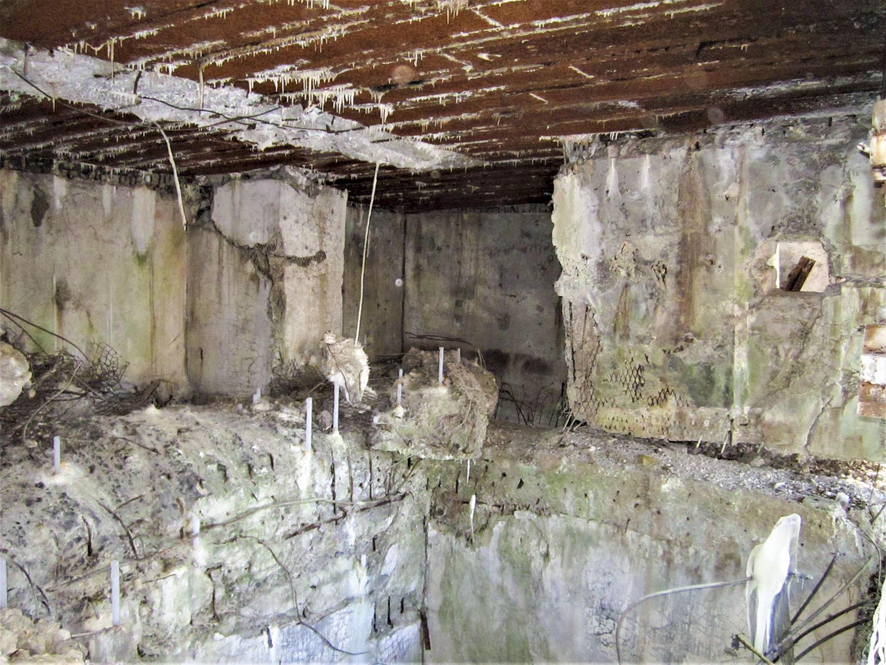 Ligne Maginot - HOCHWALD C1 - (Casemate d'infanterie) - Vue interne depuis la chambre de tir - Gregory Fuchs