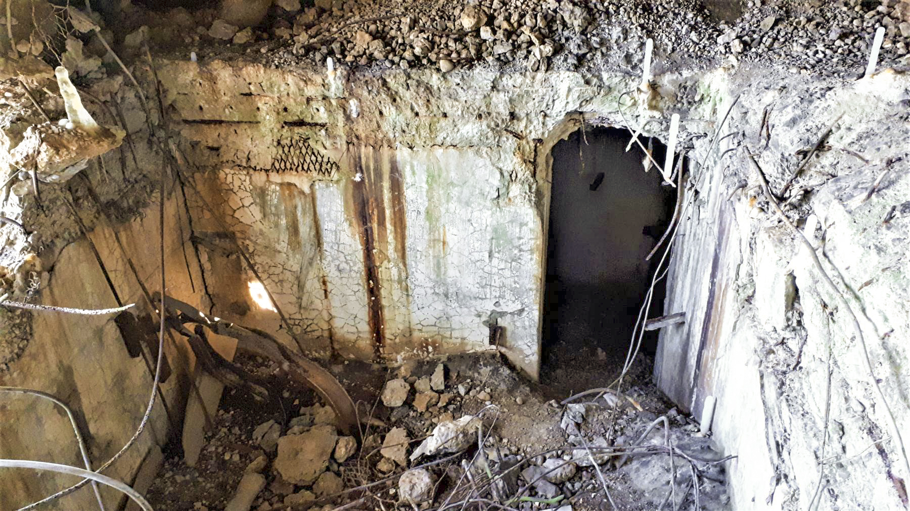 Ligne Maginot - HOCHWALD C1 - (Casemate d'infanterie) - Entrée de la chambre de repos pour 12 hommes - Gregory Fuchs