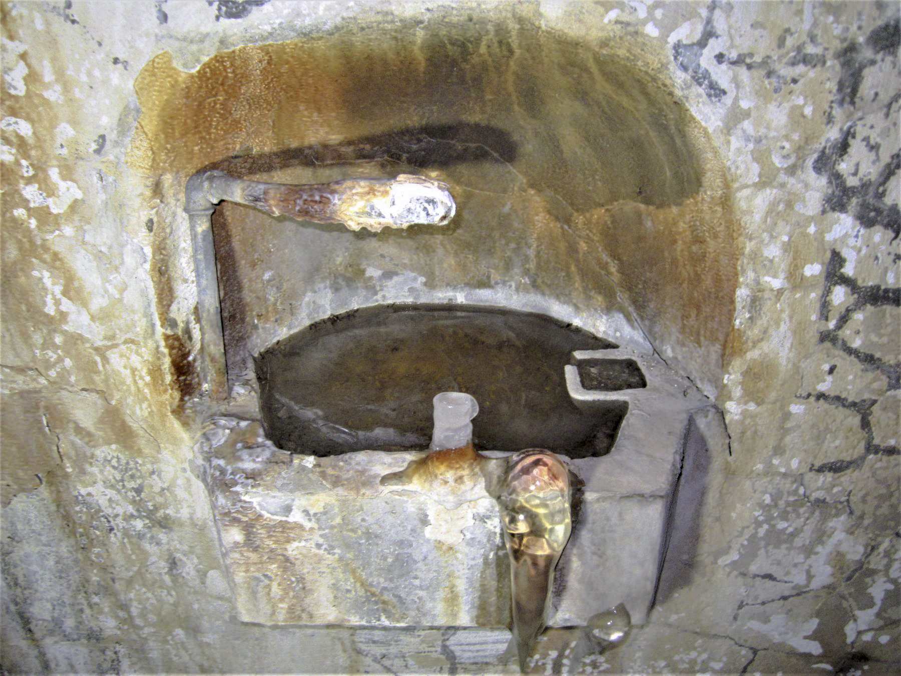 Ligne Maginot - HOCHWALD C1 - (Casemate d'infanterie) - Lavabo dans la chambre de repos pour 4 hommes - Gregory Fuchs