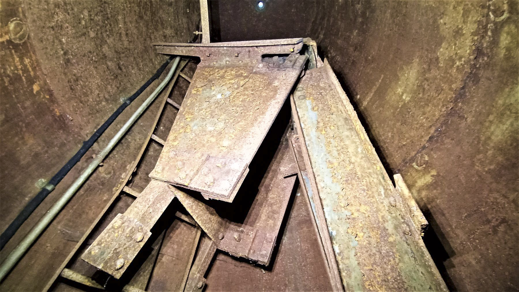 Ligne Maginot - HOCHWALD C1 - (Casemate d'infanterie) - Plancher mobile de la cloche GFM - Baptiste GAUDIN