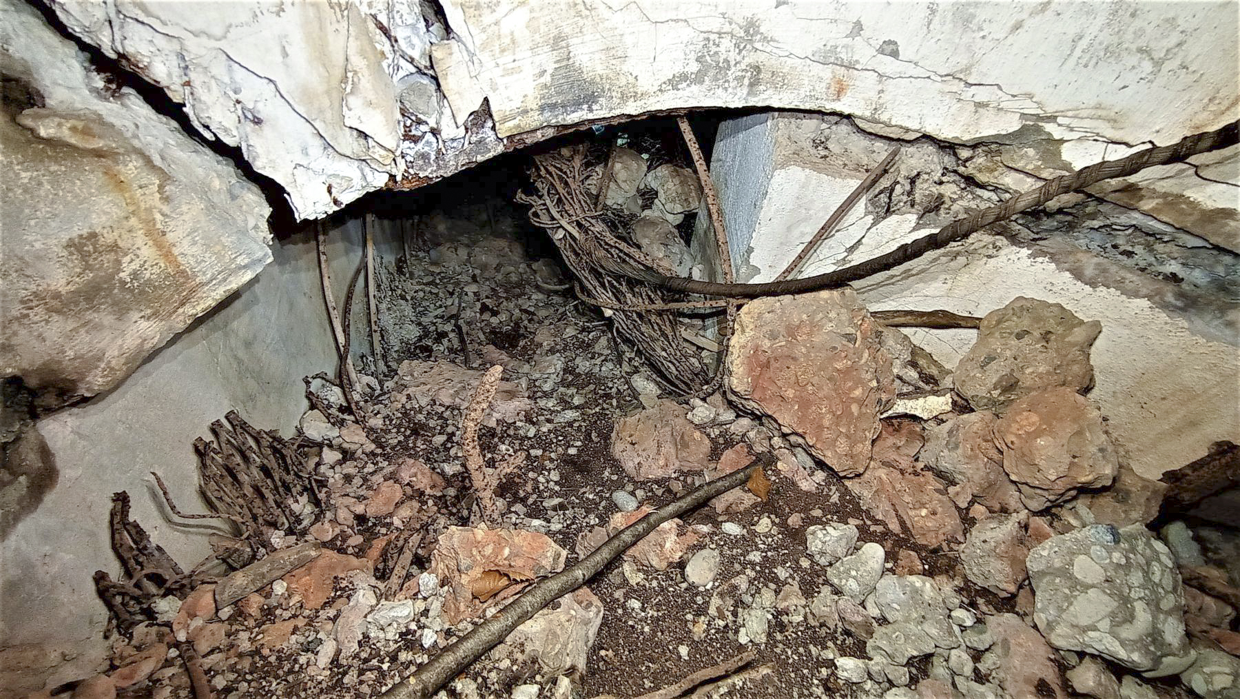 Ligne Maginot - HOCHWALD C1 - (Casemate d'infanterie) - Puits de la cloche GFM - Baptiste GAUDIN