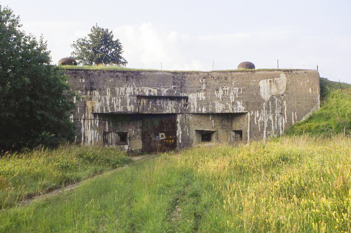 Ligne Maginot - LATIREMONT - A3 - (Ouvrage d'artillerie) - Entrée munitions
Le voie de 60 bien visible - Valentin Hemmert